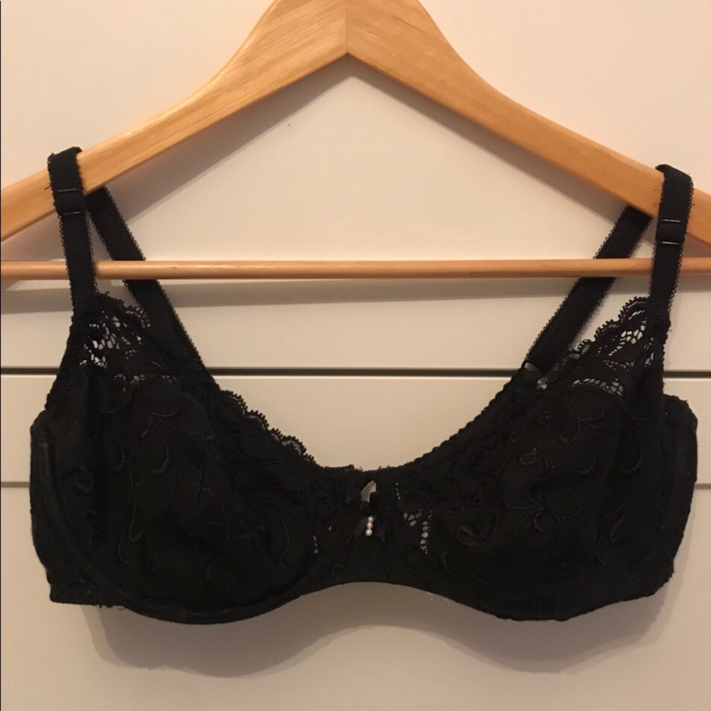 Black lace Victoria’s Secret bra